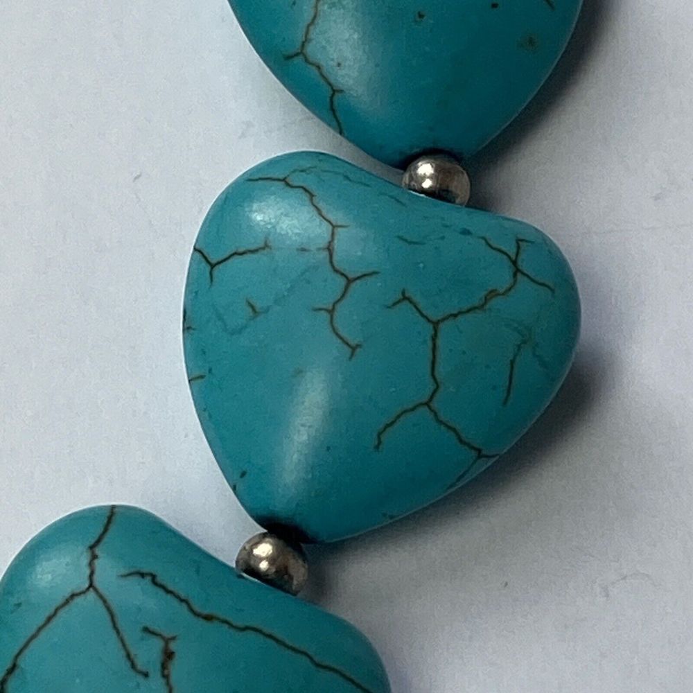 10 Heart Shaped Turquoise Dyed Howlite Beaded Bracelet Silver Tone Spacer Beads - Picture 5 of 8